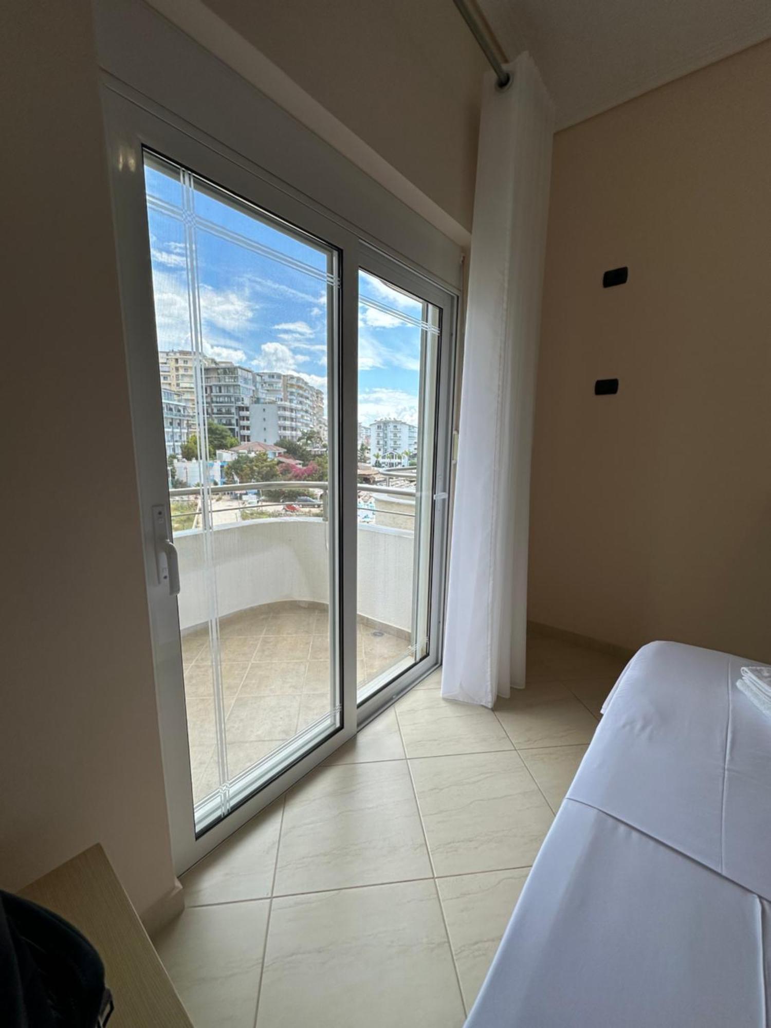 Luxy Coral Aparts Apartment Sarande Bagian luar foto