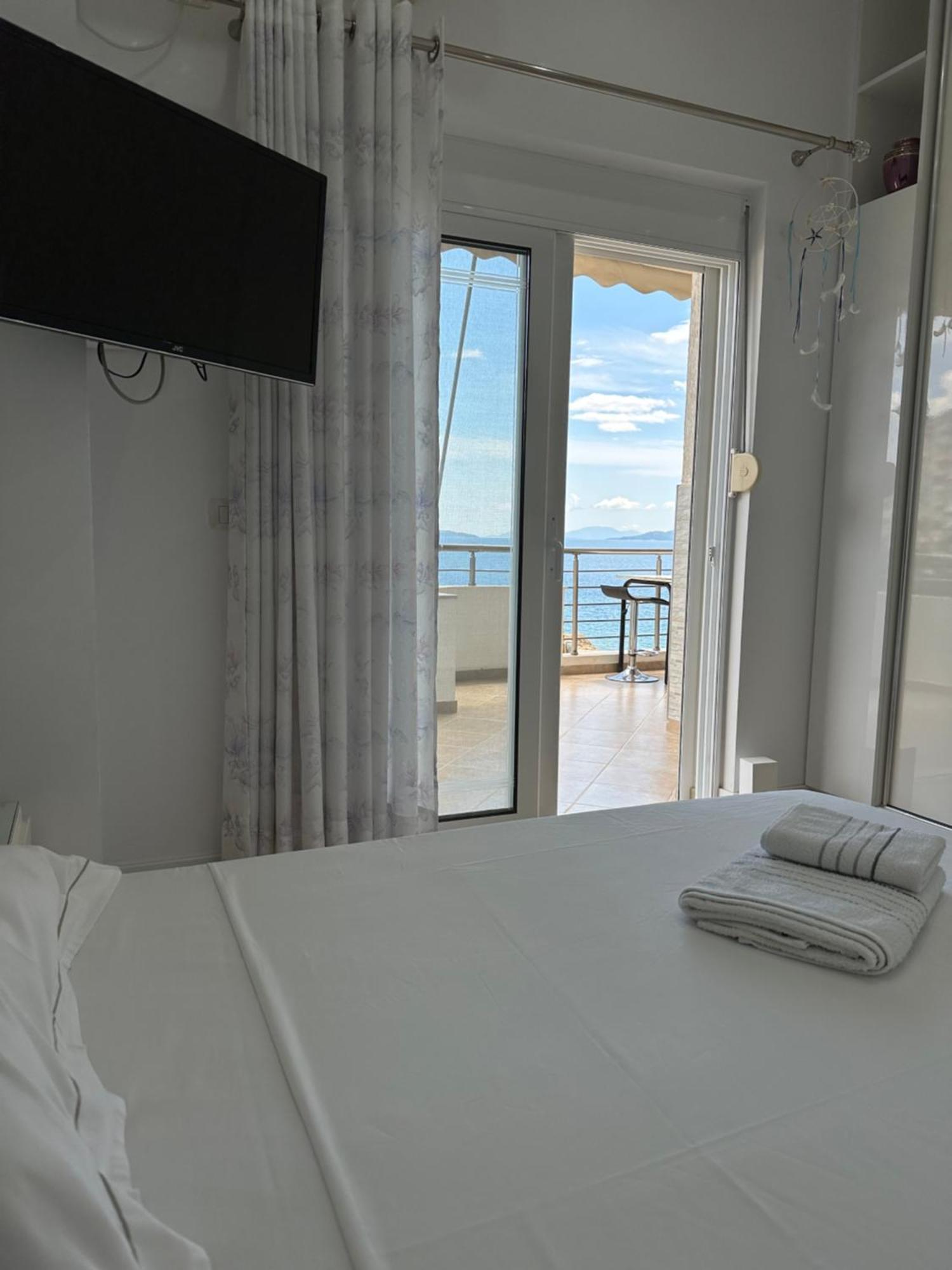 Luxy Coral Aparts Apartment Sarande Bagian luar foto