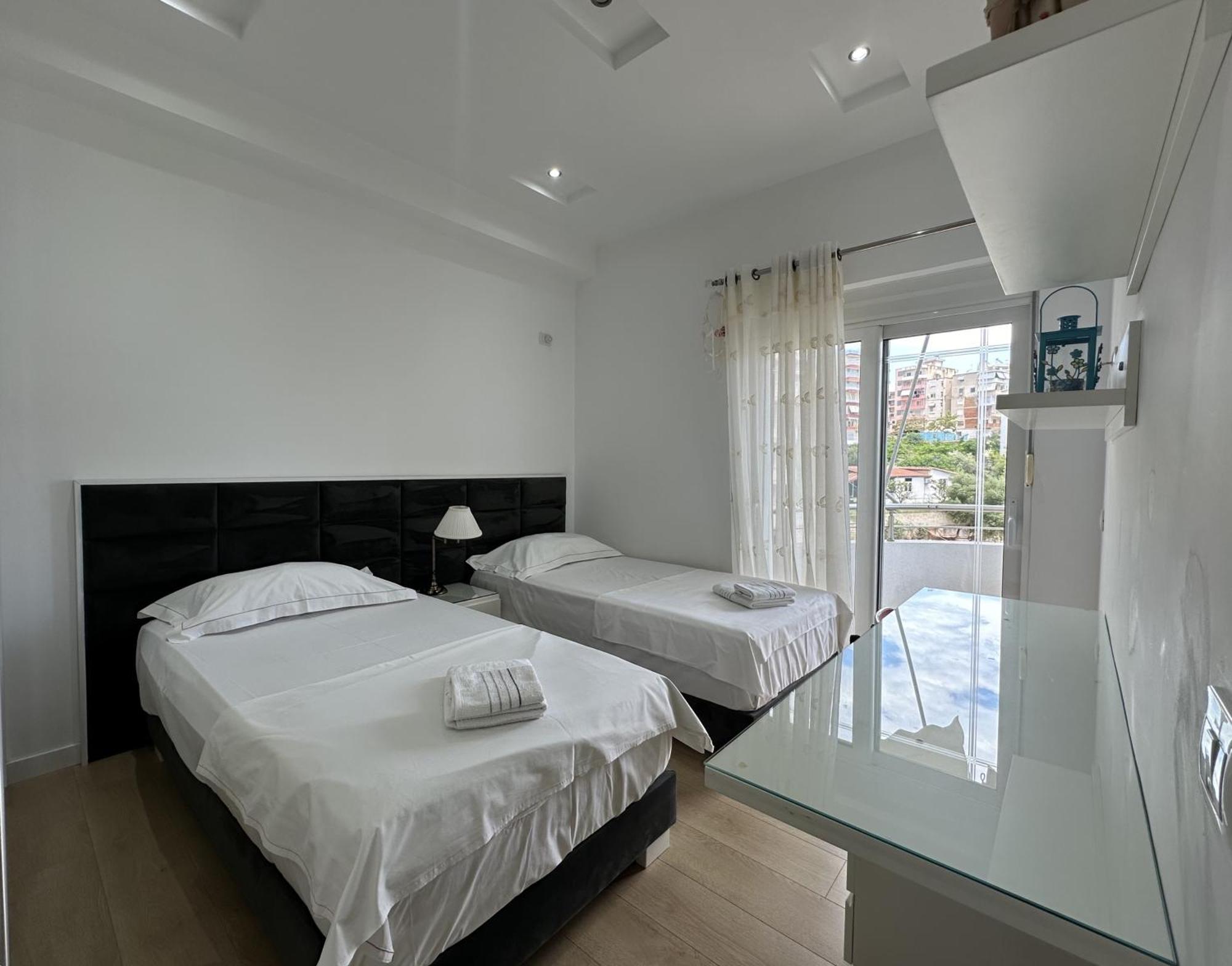 Luxy Coral Aparts Apartment Sarande Bagian luar foto