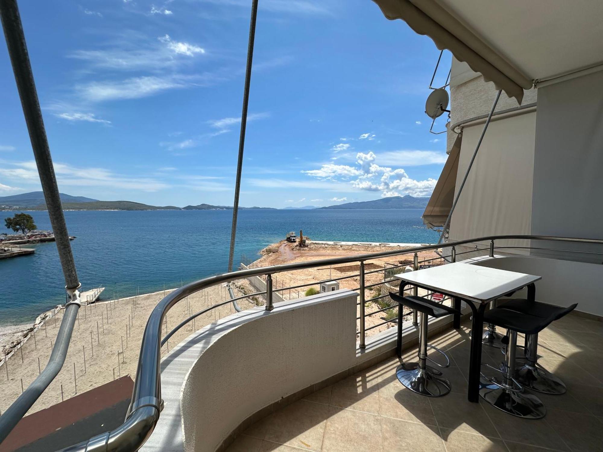 Luxy Coral Aparts Apartment Sarande Bagian luar foto