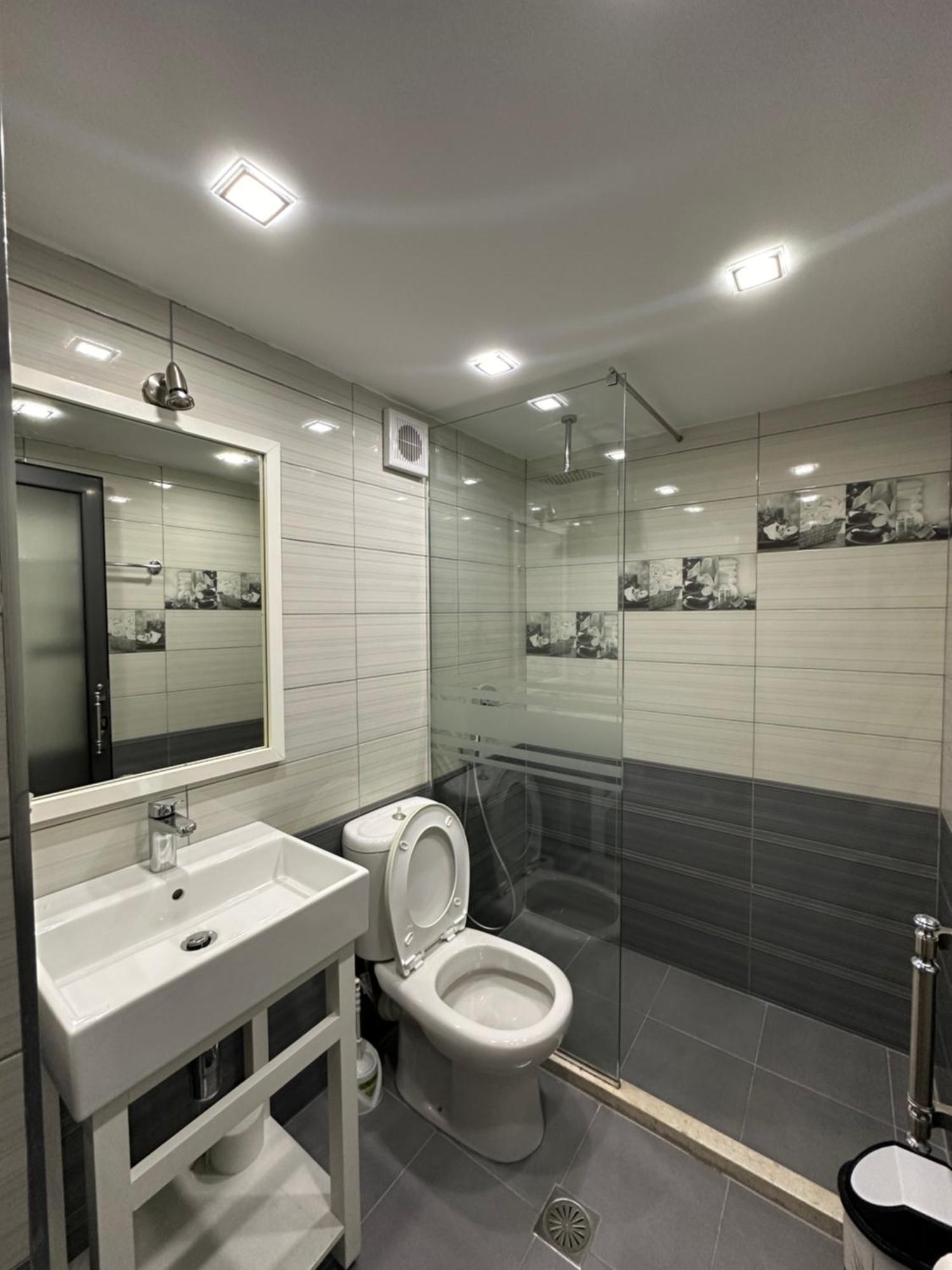 Luxy Coral Aparts Apartment Sarande Bagian luar foto
